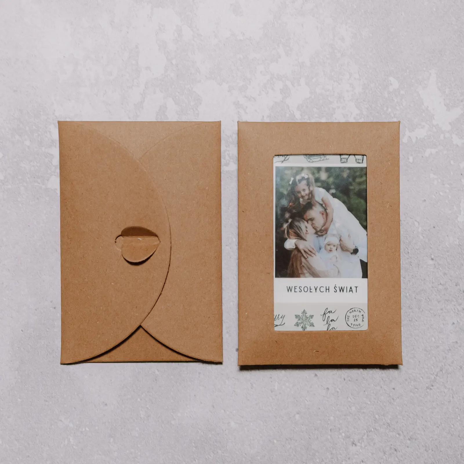 Fotomagnes Blakkat umieszczony na lodówce